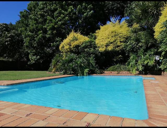 6 BEDROOM HOUSE FOR SALE IN MEER EN SEE